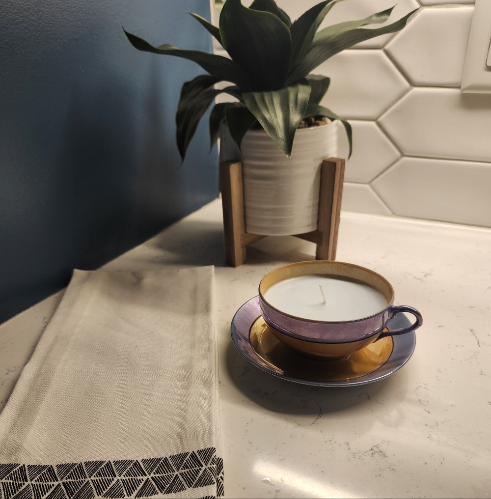 Teacup Candle in Japanese Hand-Painted Lusterware. SOY. White Currant Fragrance